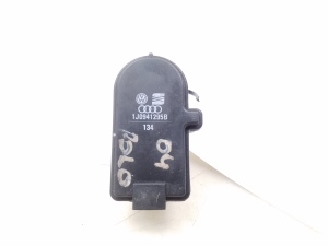 Volkswagen Polo IV (2001–2009) Headlight leveling motor 1J0941295B - 3
