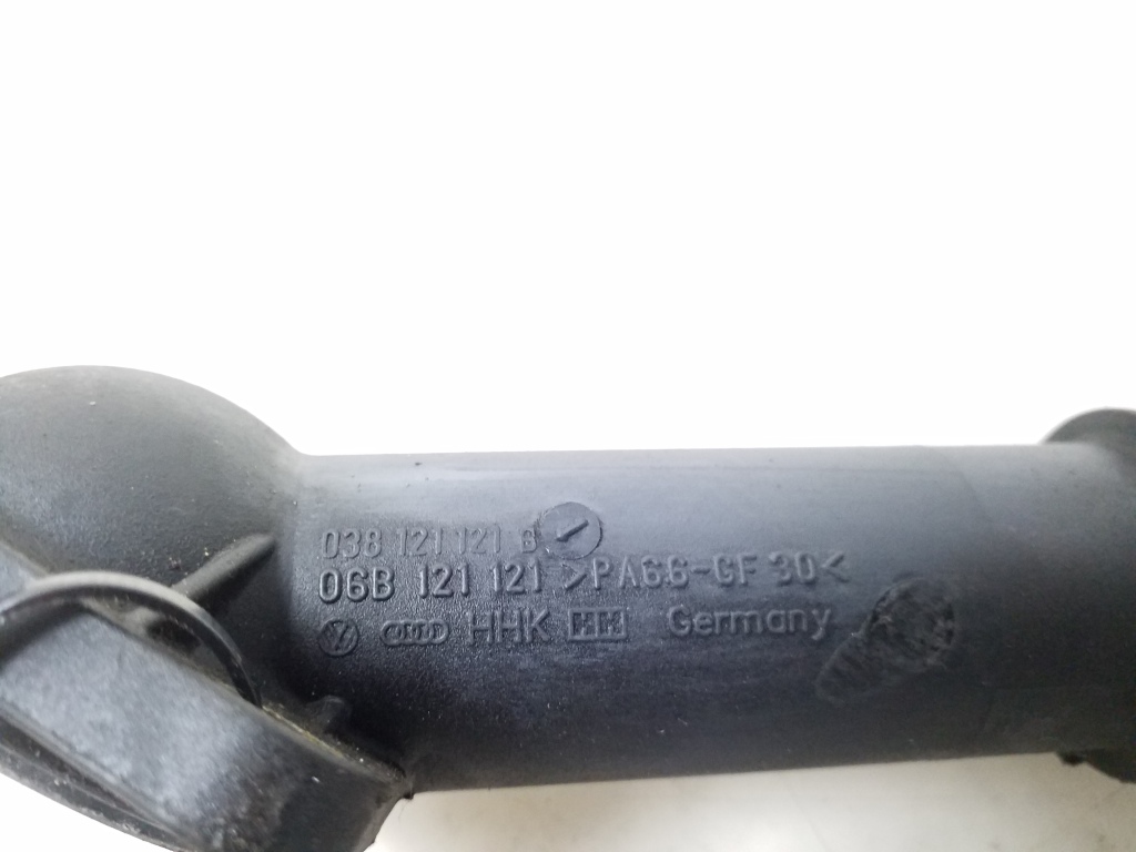 Used Volkswagen Passat Thermostat housing 06B121121