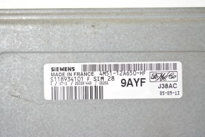 Ford Focus (2004–2011) Engine control unit 4M5112A650HF - 3