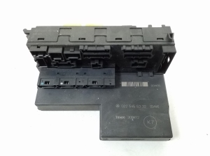   Sicherungskastenhalter unter der Motorhaube  - A0225455332 