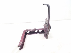AUDI A8 D2 (1994–2002) Esiporitiiva kinnitus 4D0821138AL - 2