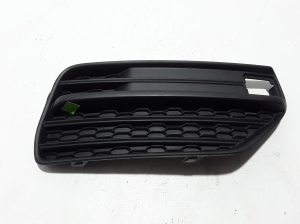   Front bumper lower grille 