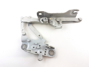   Engine cover hinge 