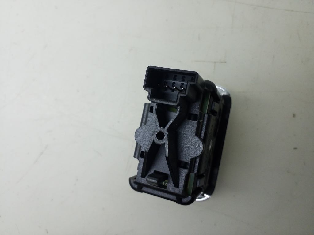 MERCEDES-BENZ C-Class W204/S204/C204 (2004-2015) Rear Right Door Window Control Switch A2048707358 20978632