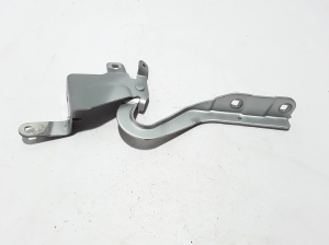   Engine cover hinge 