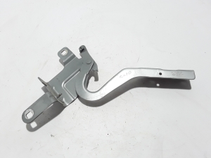   Engine cover hinge 