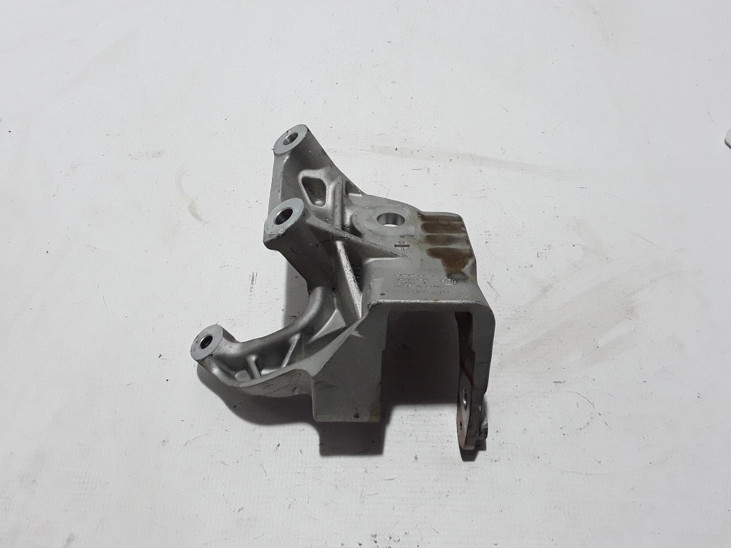 VOLVO XC60 2 generation (2017-2024) Engine Bracket Right Side 31430490 22419529