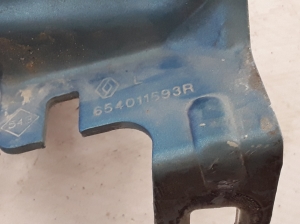  Engine cover hinge 