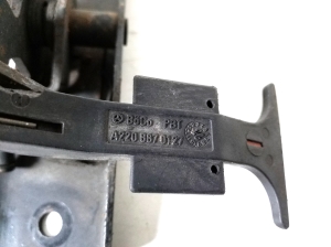  Engine cover lock 