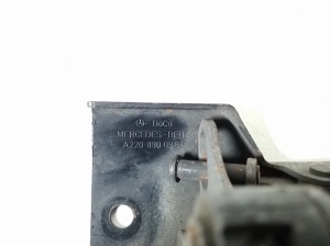  Engine cover lock 