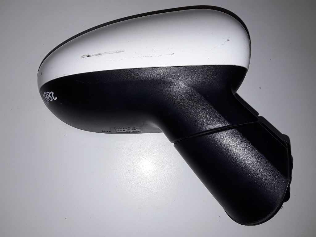 Used Kia Rio Side mirror and its details E13027564