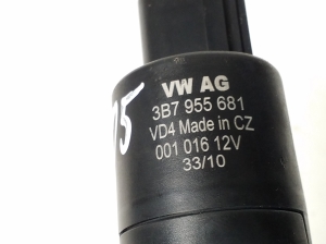 AUDI A8 D4 (2010–2017) Motor der Scheinwerferwaschanlage vorne - 2