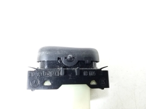 Mercedes Benz E-Class W210 (1995–2002) ESP-Schalter A2108213551 - 2