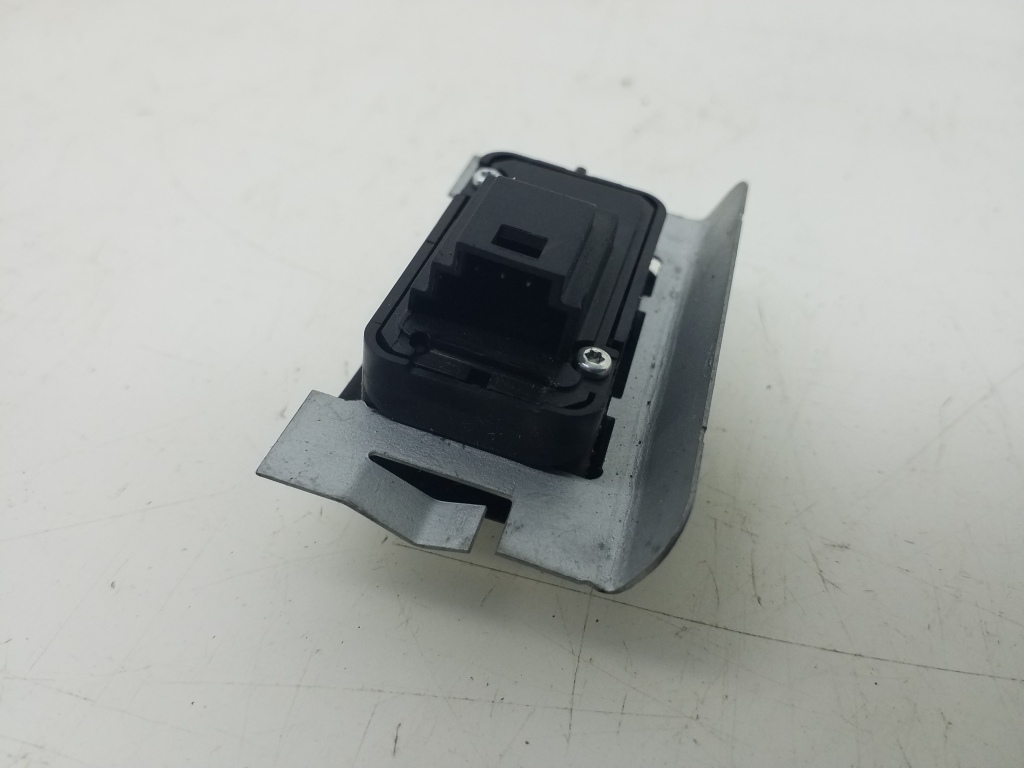 Used Mercedes Benz C-Class Trunk opening switch A2048707051
