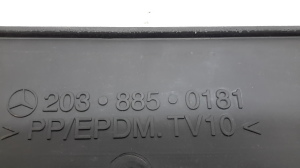 Mercedes Benz C-Class 203 (2000–2007) Esikaitseraua numbrimärgi hoidik A2038850181 - 3