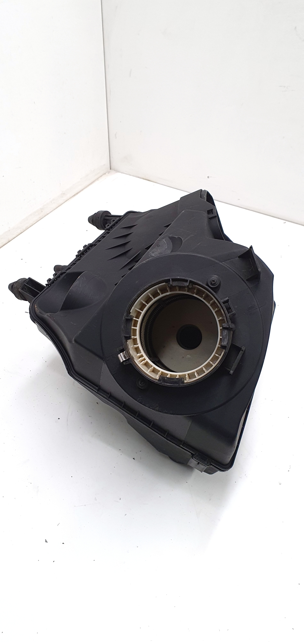 Used AUDI A6 Air filter housing 059133835E