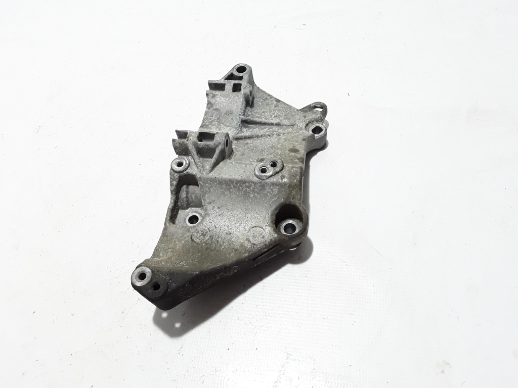 RENAULT Megane 3 generation (2008-2020) Alternator bracket 8200100148 22419404