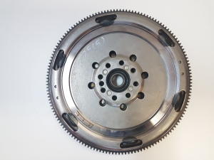  Clutch flywheel 