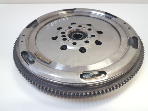  Clutch flywheel 