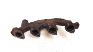  Exhaust manifold 