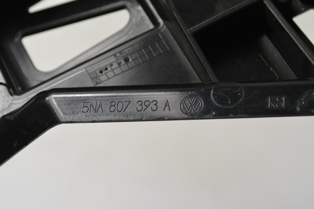 Used Volkswagen Tiguan Rear Bumper Bracket 5NA807393A Used Volkswagen Tiguan Rear Bumper Bracket 5NA807393A