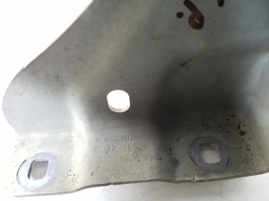  Engine cover hinge 