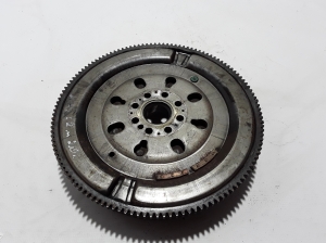  Clutch flywheel 