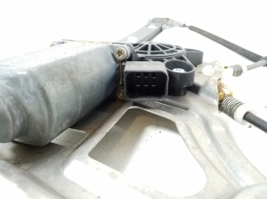 Mercedes Benz S-Class 220 (1998–2005) Priekšējo durvju logu pacēlājs un tā daļas - 3