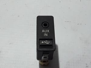  AUX connection 