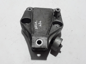  Engine holder 