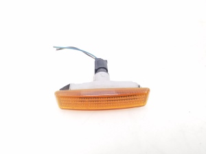 Front fender turn signal - 8360589