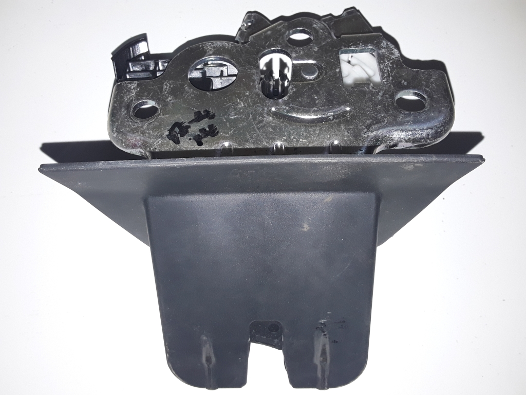 AUDI A4 B8/8K (2011-2016) Замок крышки багажника 8R0827505 22563312