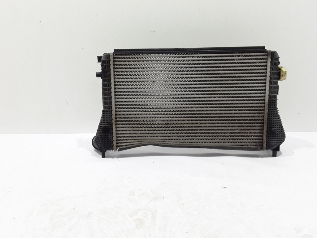 VOLKSWAGEN Caddy 3 generation (2004-2015) Starpdzesētāja/interkūlera radiators 1K0145803BM 22418926