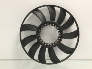 Hélice de ventilateur de refroidissement - 058121301B