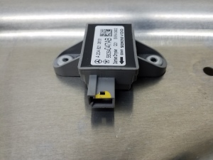 Mercedes Benz C-Class 204 (2007–2014) Esiukse aknatõstuk A2047200579 - 4