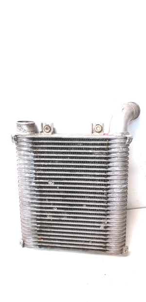 Vahejahuti radiaator - 