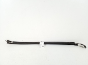  Windscreen strut outer 