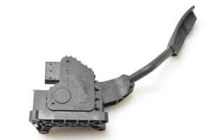 Opel Corsa D (2006–2014) Accelerator pedal 13305805 - 5