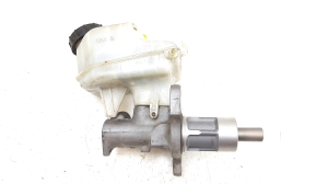  Master cylinder 