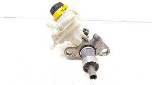  Master cylinder 