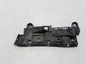 Volkswagen Caddy III (2004–2015) Tagakaitseraua kinnitus 2K0807394 - 3