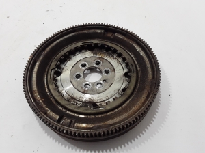  Clutch flywheel 