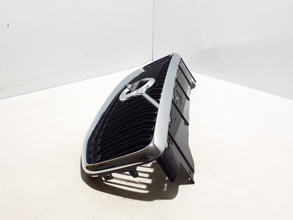 Used VOLVO XC60 Front grille 31425535
