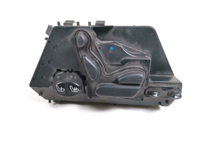 Rear seat control in the door - A2208218351
