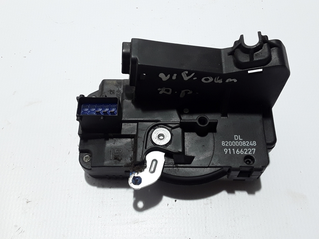 OPEL Vivaro A (2002-2006) Front Right Door Lock 8200008248 22419661