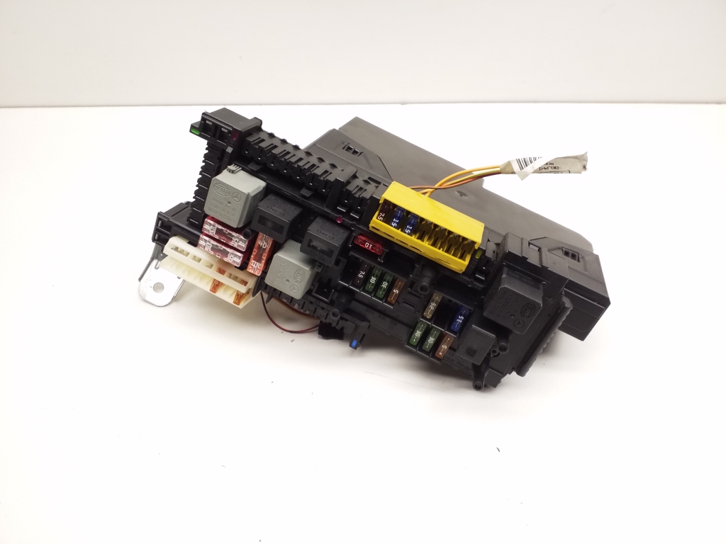 MERCEDES-BENZ C-Class W204/S204/C204 (2004-2015) Fuse box a2049060805 21850589