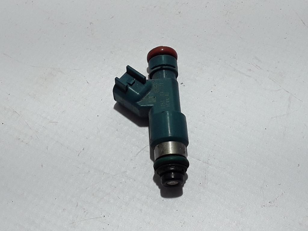 Used VOLVO XC60 Fuel injector 30777501