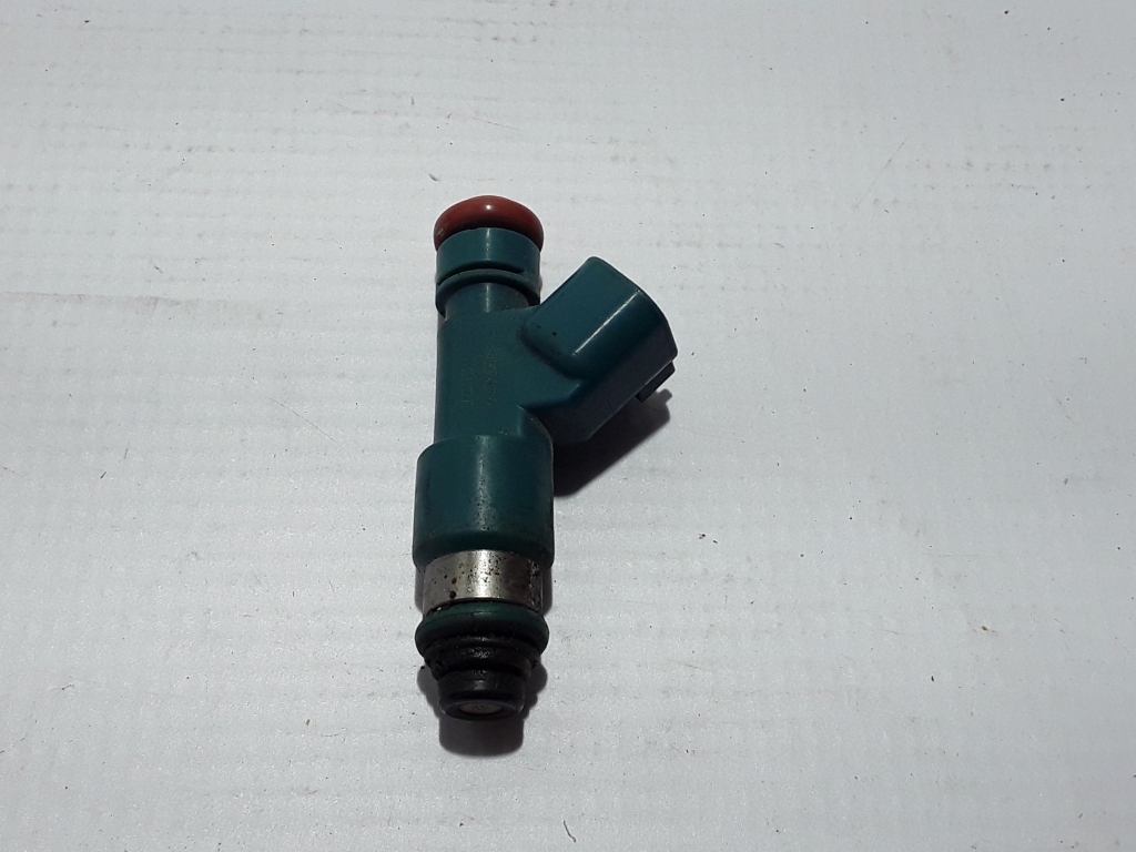 Used VOLVO XC70 Fuel injector 30777501