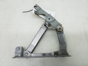   Engine cover hinge 