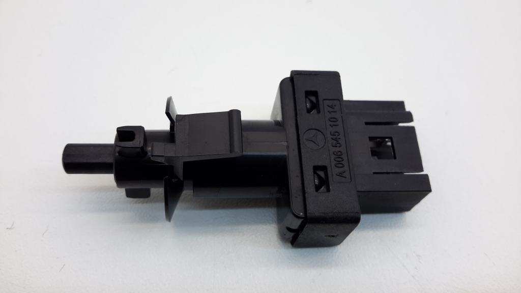 Mercedes Benz B-Class 246 (2011–2017) Clutch pedal switch A0065451014 Mercedes Benz B-Class 246 (2011–2017) Clutch pedal switch A0065451014